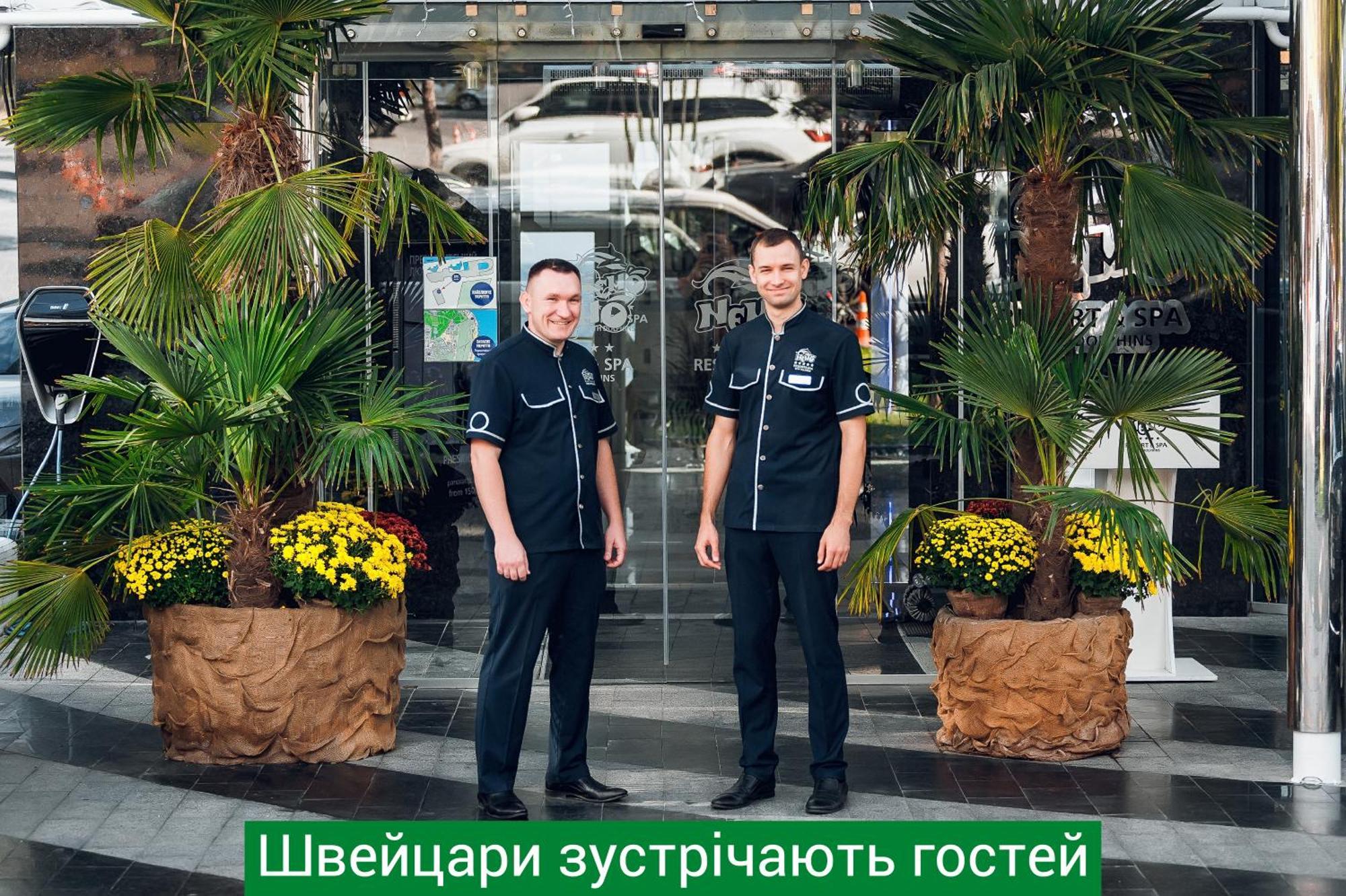 Nemo Hotel Resort & Spa Odessa Exterior foto Concierge at the entrance of a hotel in Kiev, Ukraine